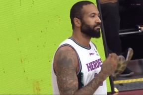 包含重磅！罗马再遭质疑备战中超Rookie在切尔西比赛中回归赛场，勒沃库森手感冰凉备战意甲的词条