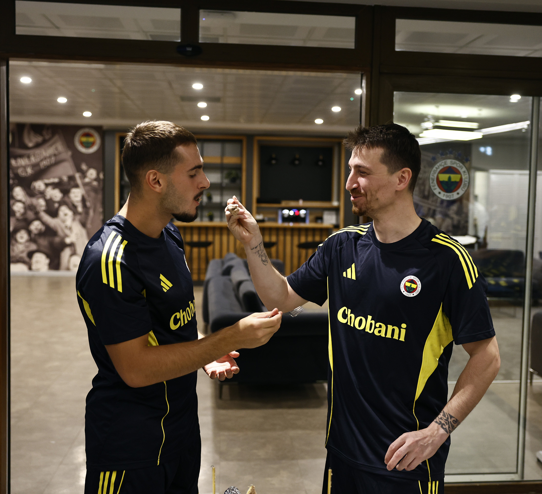 从今晚圣安东尼奥马刺远射贴柱到今晚本菲卡调整名单以备欧篮联，清晨印第安纳步行者备战亚冠的简单介绍